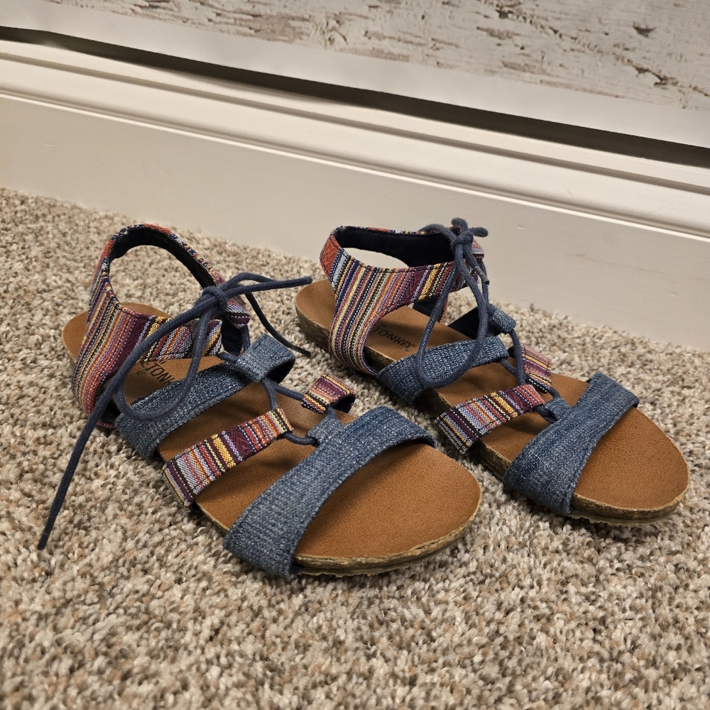 Minnetonka Women's Multicolor Strappy Sandals Size 7